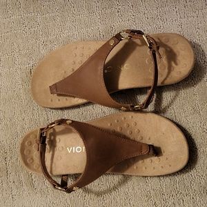 Violin tan leather sandals